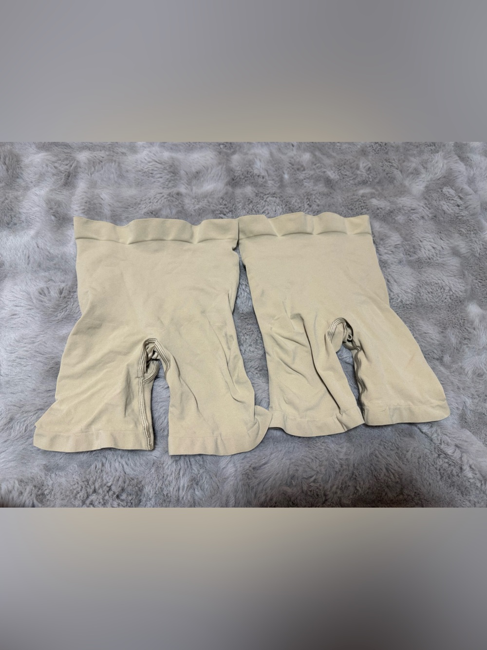 Brand new Skims Seamless sculpt mid-thigh short size M 2pairs